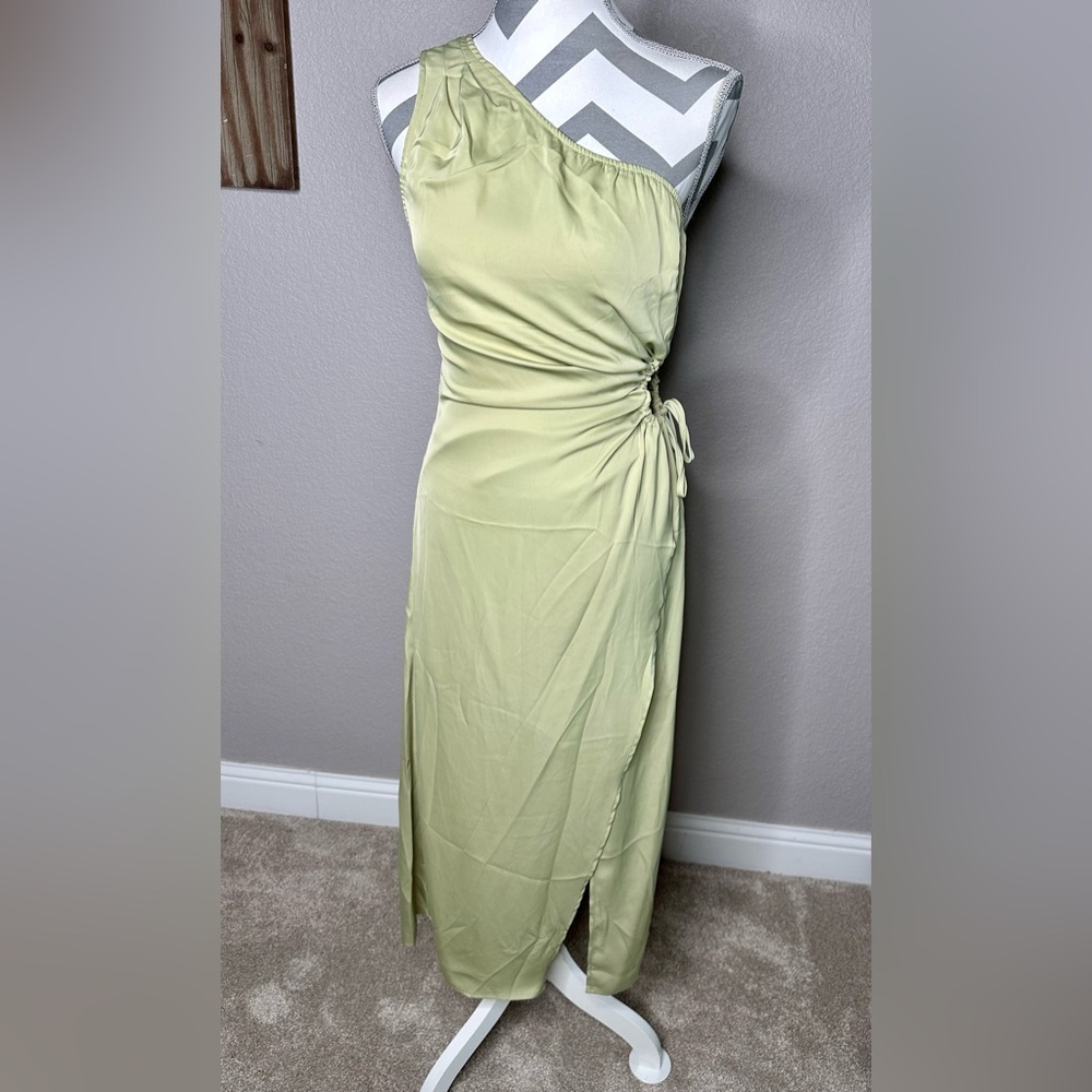 NWT Chic One Shoulder Dress in Light Green